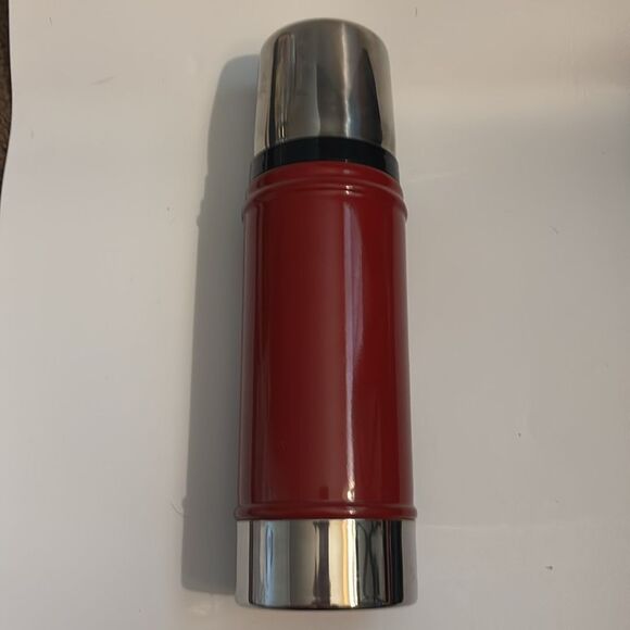NEW Stanley Classic Vacuum Insulated Bottle: Red, 16oz - Picture 3 of 7